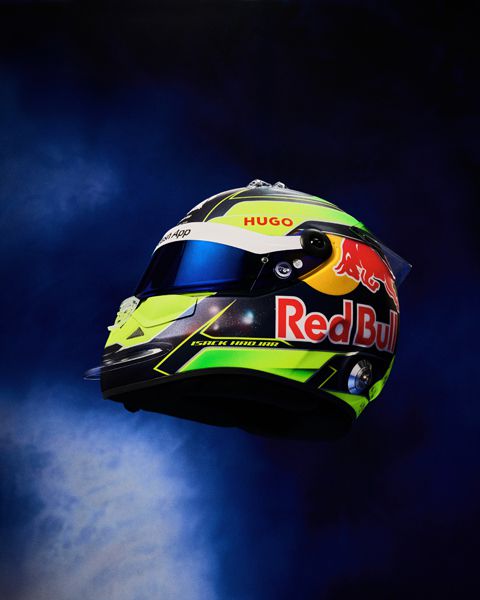 Racing bulls helmen en overalls