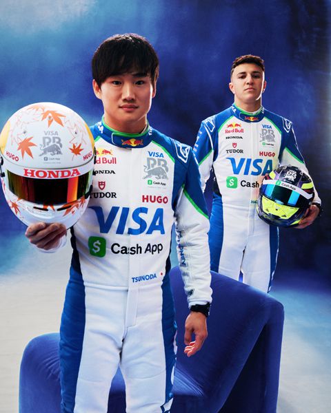 Racing bulls helmen en overalls