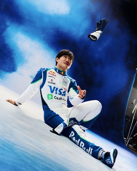 Racing bulls helmen en overalls