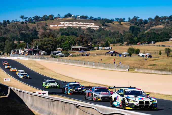 Bathurst 12H 2025 BMW en Team WRT winnaar met Sheldon en Kelvin Vander Linde Foto 3