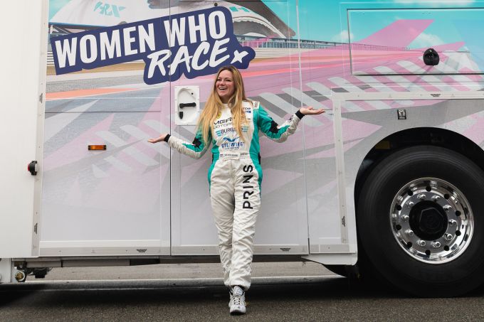 Laura van den Hengel women who race