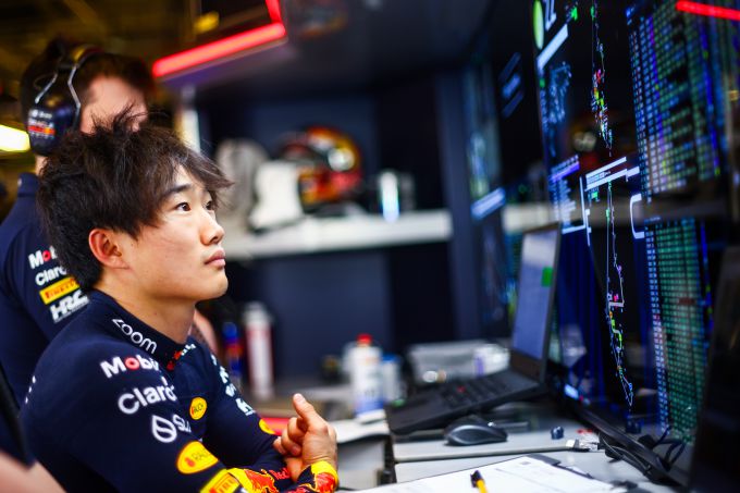 Yuki Tsunoda RB21 Max Verstappen