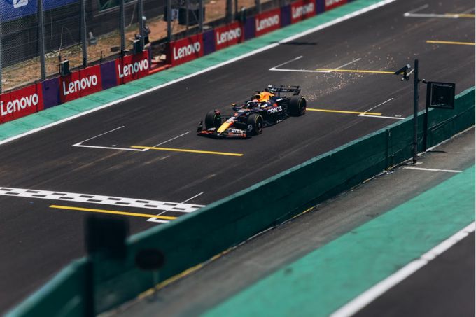 Van de baan naar de tafel: Hoe gok merken de markt aandrijven met Formule 1 sponsoring