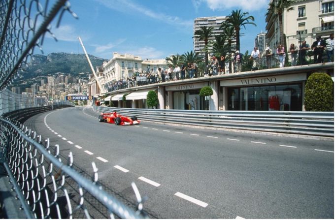 Michael_Schumacher_Ferrari_2001_RM_Sotheby Foto 2 straten Monaco