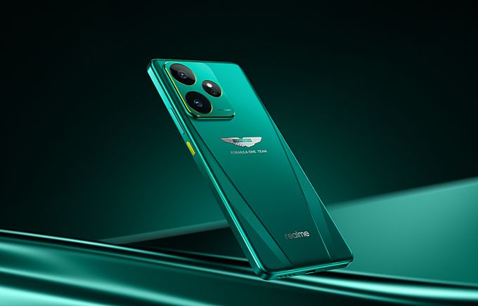 realme smartphone Aston Martin Formula One™ Team