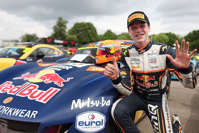 Rocco Coronel win Ginetta Junior Championship