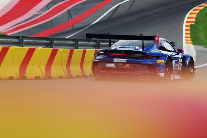 Nr97 Au(Bronze)/Rump(Silver)/Schuring(Gold)/Hartog(Silver) Rutronik Racing <br />
Bronze Porsche 911 GT3 R (992) Bron foto: GT-World-Challenge-Europe/press-members-gallery