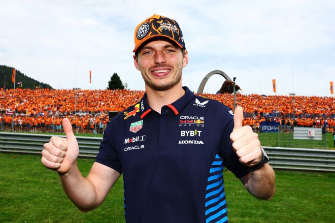 GP Oostenrijk 2025 F1 Red Bull Ring Foto 1 Max Verstappen duimpje