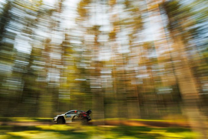 Oliver Solberg en Elliott Edmondson winnaars FIA World Rally Championship 2025 Delfi Rally Estonia - Toyota GR Yaris Rally1 Foto 3