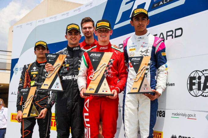 Slater sluit een perfect weekend af op Paul Ricard met tweede opeenvolgende overwinning
