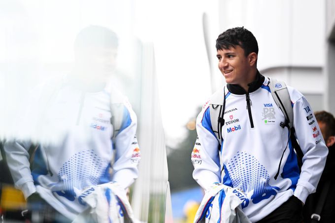 VCARB F1 Isac Hadjar