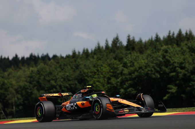 Lando Norris F1 McLaren @ Spa-Francorchamps bron foto f1pressarea.pirelli