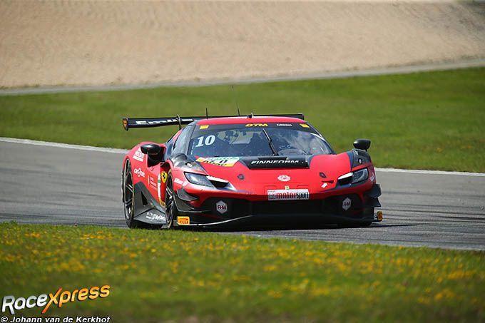 DTM Nrburgring zaterdag 9 augustus 2025 Foto 6 Johann van de Kerkhof Ben Green actie