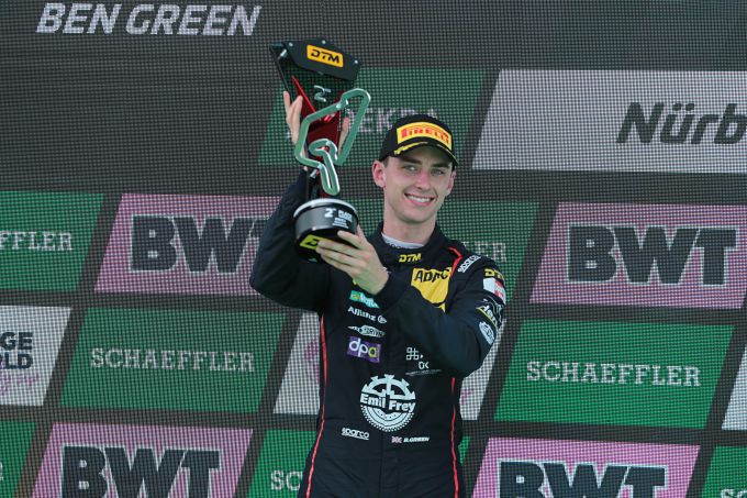 DTM Nrburgring zaterdag 9 augustus 2025 Foto 5 Johann van de Kerkhof Ben Green podium