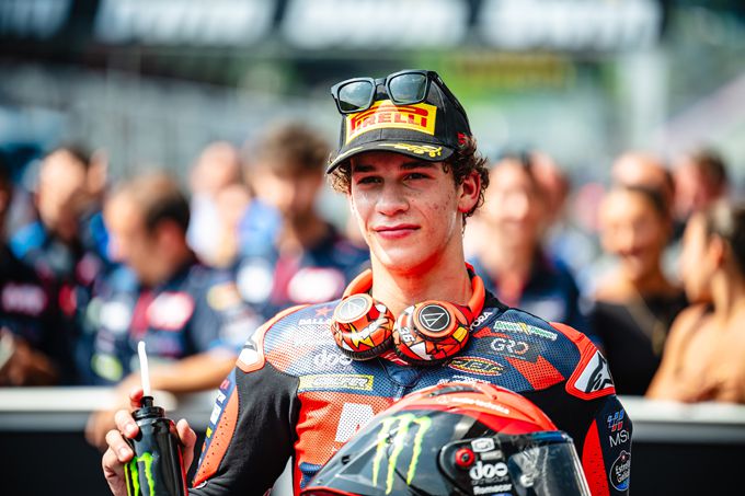 Piqueras pakt eerste plaats in Moto3™