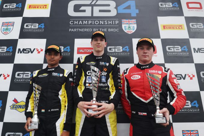 Phelps keert terug in de strijd om de GB4-titel na een geweldige zaterdag op Brands Hatch