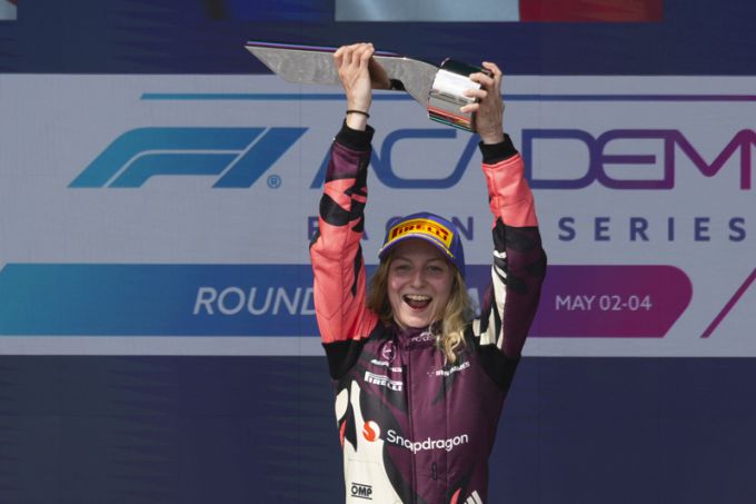 Doriane Pin leidt de dans