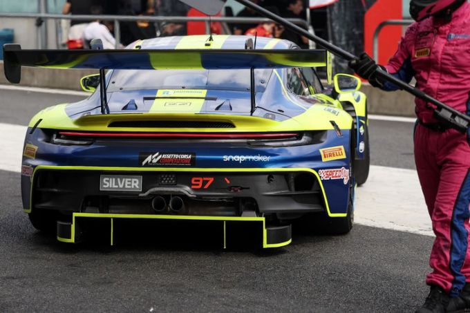 2025 GT World Challenge Europe powered by AWS - Sprint Cup in Magny-Cours Foto 11