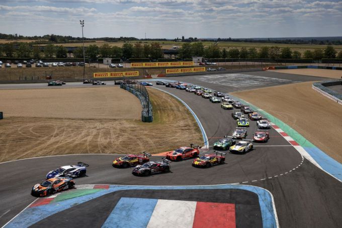 GT World Challenge Europe powered by AWS - Sprint Cup in Magny-Cours Foto 1