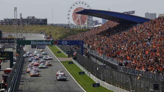 Porsche Mobil 1 Supercup Zandvoort 29-31 augustus 2025 Foto 1 start-finish