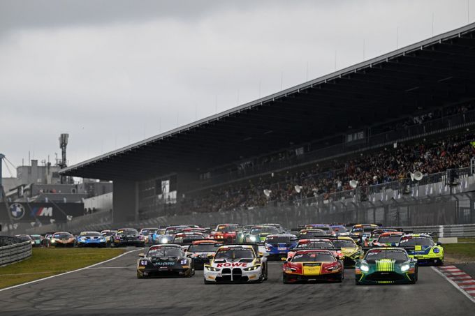 GT World Challenge powered by AWS Nürburgring 2025 Foto 6 start