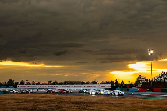 GT World Challenge Europe powered by AWS - Sprint Cup in Magny-Cours Foto 3