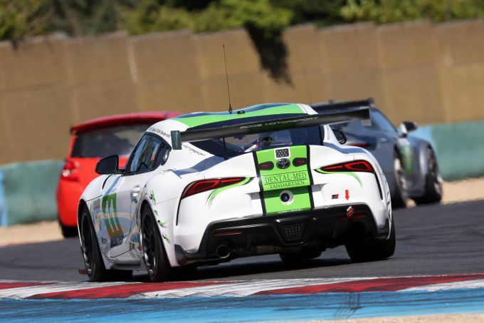 Toyota Supra GT4></div><br />
<br />
Maar opgepast voor de Toyota GR Supra GT4 van Patrick Dubois en Cédric Wauters, twee rijders die ervaring hebben met lange races en zeker in het ritme zullen zitten! Kunnen zij het opnemen tegen de krachtigere bolides?<br />
<br />
In Divisie 2 mogen we spannende duels verwachten op Le Vigeant. In Klasse E zien we een confrontatie tussen de Peugeot 308 van Gaëtan Hayot en Dimitri Persoons een nieuwkomer dit weekend, en de vertrouwde Alpine A110 Cup van Alain Boveroux en Armand Fumal. De spectaculaire Peugeot Spider Silhouette van Yvan Muller en Gaël Frère, die uitkomt in Klasse F, zal proberen de krachtige BMW 130 GTR PK4FUN van Philippe Wouters te verslaan. Wordt vervolgd…<br />
<br />
<div style=