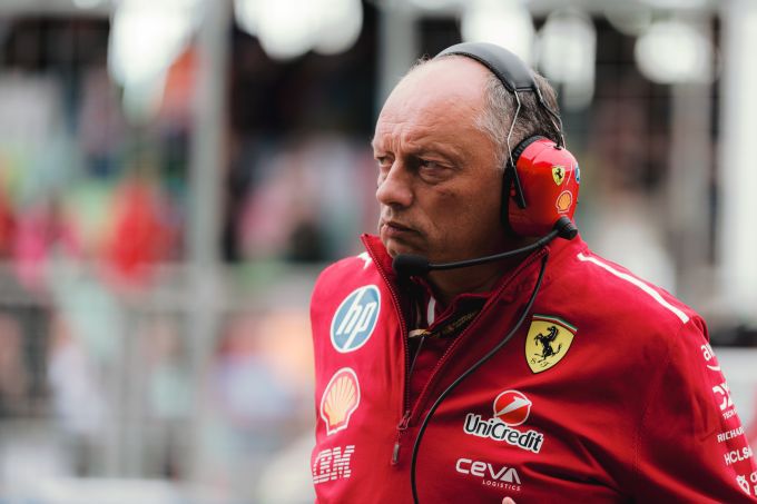 GP van Azerbeidzjan 2025 F1 Scuderia Ferrari Fred Vasseur Charles Leclerc Lewis Hamilton foto 2