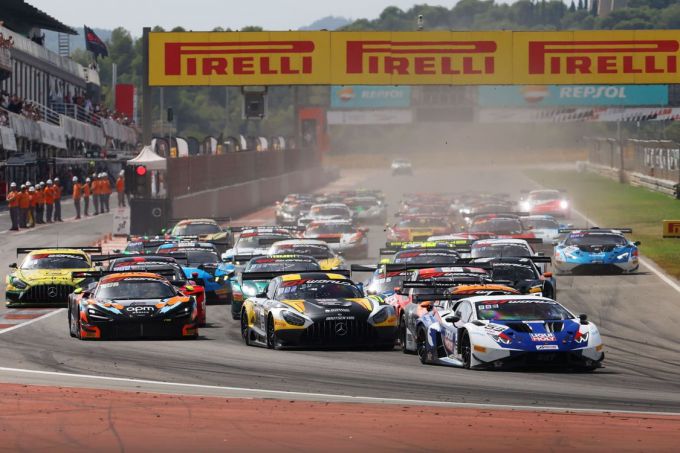 GT World Challenge powered by AWS Sprint Cup 2025 Valencia Foto 2