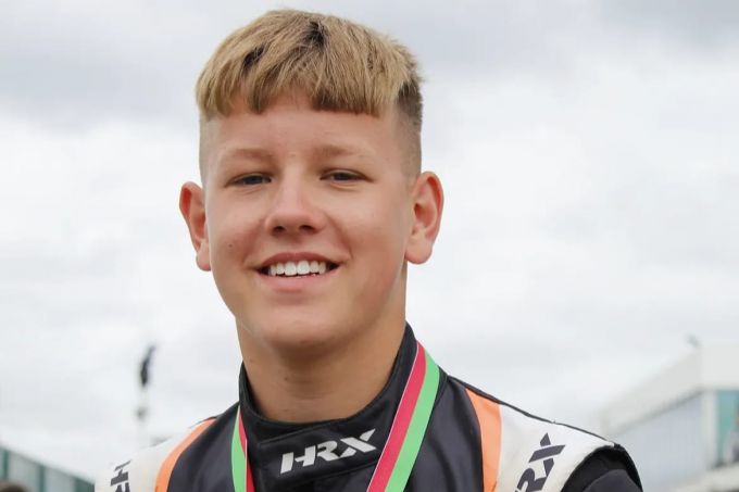 Lewis Wherrell maakt GB4-debuut bij KMR Sport