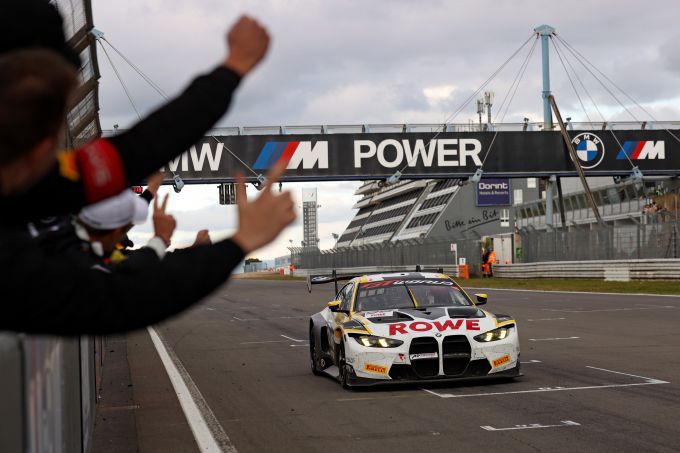 GT World Challenge powered by AWS Nrburgring 2025 Foto 1 #98-crew Raffaele Marciello, Augusto Farfus en Jesse Krohn als winnaar over de finish