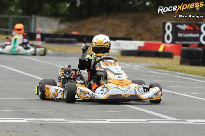 Karttalent AJ Burggraaff domineert met perfecte score in Eindhoven