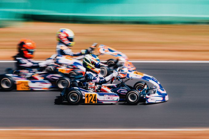 Mercedes-AMG PETRONAS F1 Team en Motorsport UK voorzien 2025 IAME Waterswift Restricted Cadet Class van duurzame brandstof