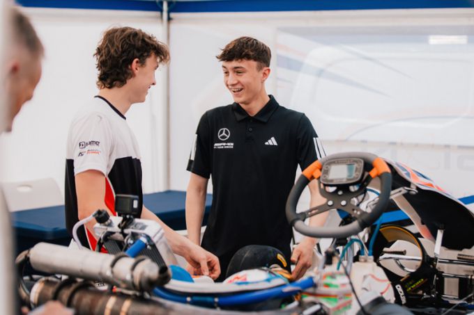 Mercedes-AMG PETRONAS F1 Team en Motorsport UK voorzien 2025 IAME Waterswift Restricted Cadet Class van duurzame brandstof