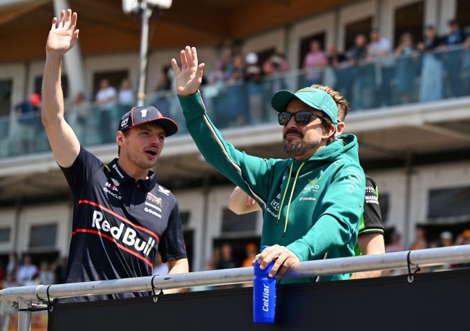 Max_Verstappen_en_Fernando_Alonso_bron_Red Bull Content Pool