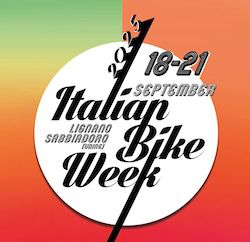 Italian Bike Week 2025 - US CAR ON THE BEACH - Lignano Sabbiadoro Udine Itali bron foto: terredimoto @ newsbooster Foto 15 logo