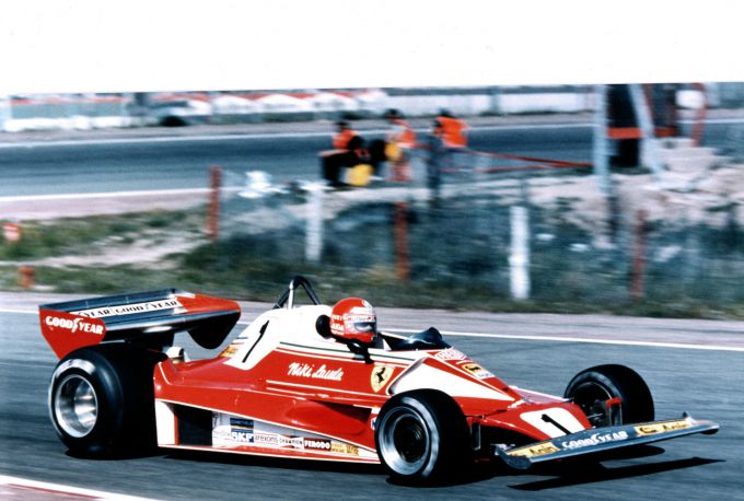 Scuderia Ferrari HP viert tijdens Grand Prix van Itali� 2025 de 50e verjaardag van Niki Lauda's eerste wereldtitel Foto 3 Niki Lauda met de Ferrari 312 T