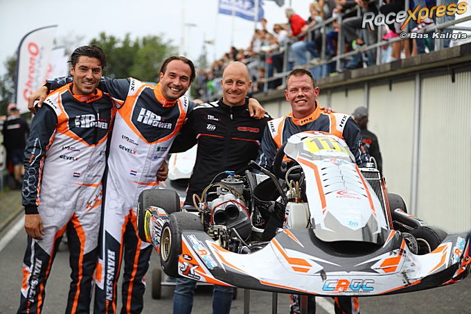 Mick Bertram (2e van links), Joey Hanssen (2e van rechts- Hanssen Motorsport), William Klooster (l) en Niels Boele (r)