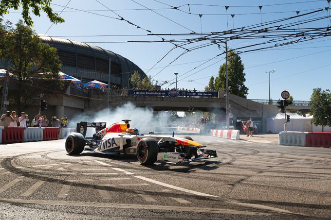Red Bull showrun maakt lawaai en trekt 40.000 fans in Budapest