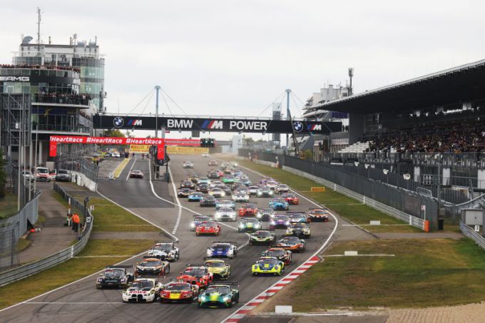 GT World Challenge powered by AWS Nürburgring 2025 Foto 4 start van de race