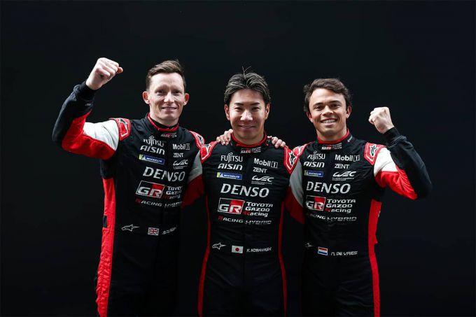 Toyota Gazoo Racing startnummer 7 Mike Conway Kamui Kobayashi en Nyck de Vries