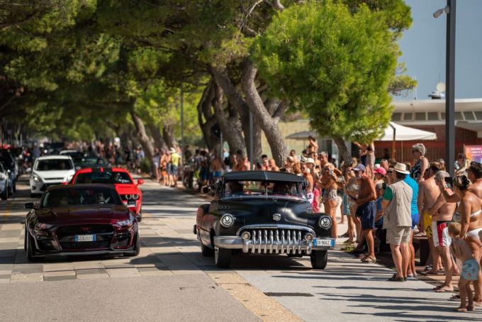 Italian Bike Week 2025 - US CAR ON THE BEACH - Lignano Sabbiadoro Udine Itali bron foto: terredimoto @ newsbooster Foto 7
