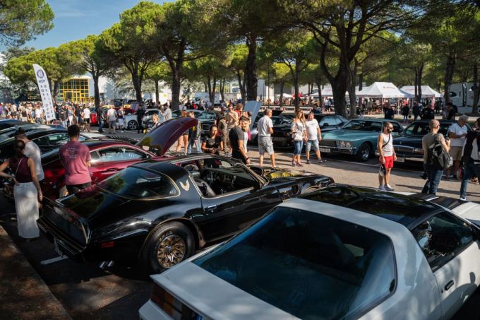 Italian Bike Week 2025 - US CAR ON THE BEACH - Lignano Sabbiadoro Udine Itali bron foto: terredimoto @ newsbooster Foto 8