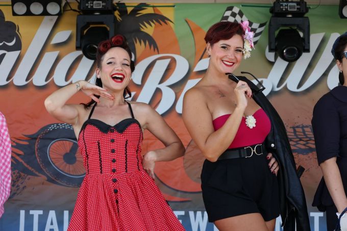 Italian Bike Week 2025 - US CAR ON THE BEACH - Lignano Sabbiadoro Udine Itali bron foto: terredimoto @ newsbooster Foto 3