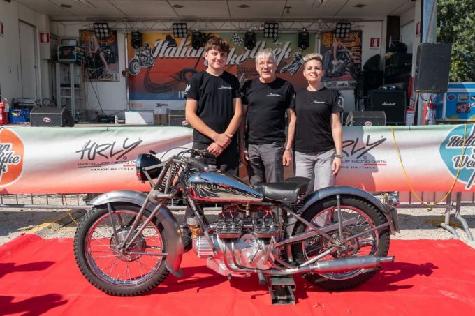Italian Bike Week 2025 - US CAR ON THE BEACH - Lignano Sabbiadoro Udine Itali bron foto: terredimoto @ newsbooster Foto 13