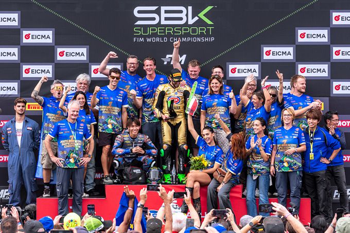 Stefano Manzi en Pata Yamaha Ten Kate Racing