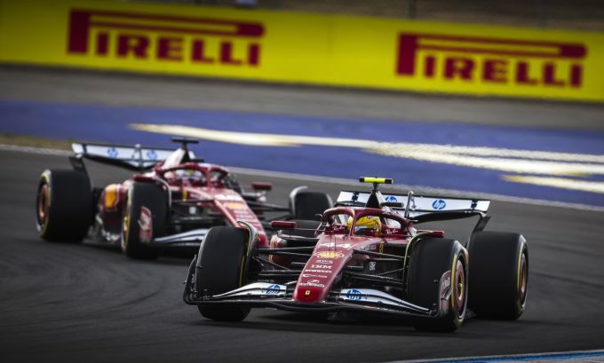 Scuderia Ferrari F1 Hamilton Leclerc actie