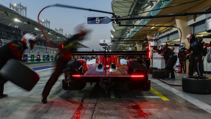 Seizoensfinale FIA WEC 2025 Bahrain International Circuit Porsche Foto PN