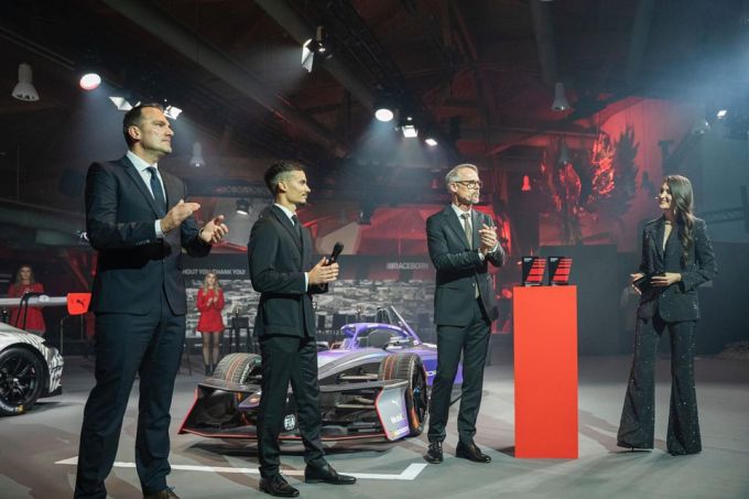 Porsche Motorsport Night of Champions in Stuttgart Foto 9