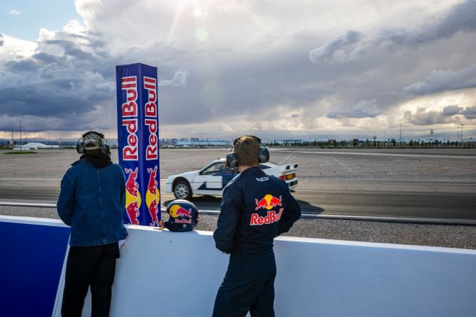 Max Verstappen Arvid Lindblad ‘F1 Drivers Race 100 Years of Cars’ foto Red Bull Content Pool 17